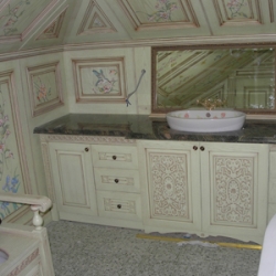 Мебель в ванную комнату  из массива ясеня под белой эмалью